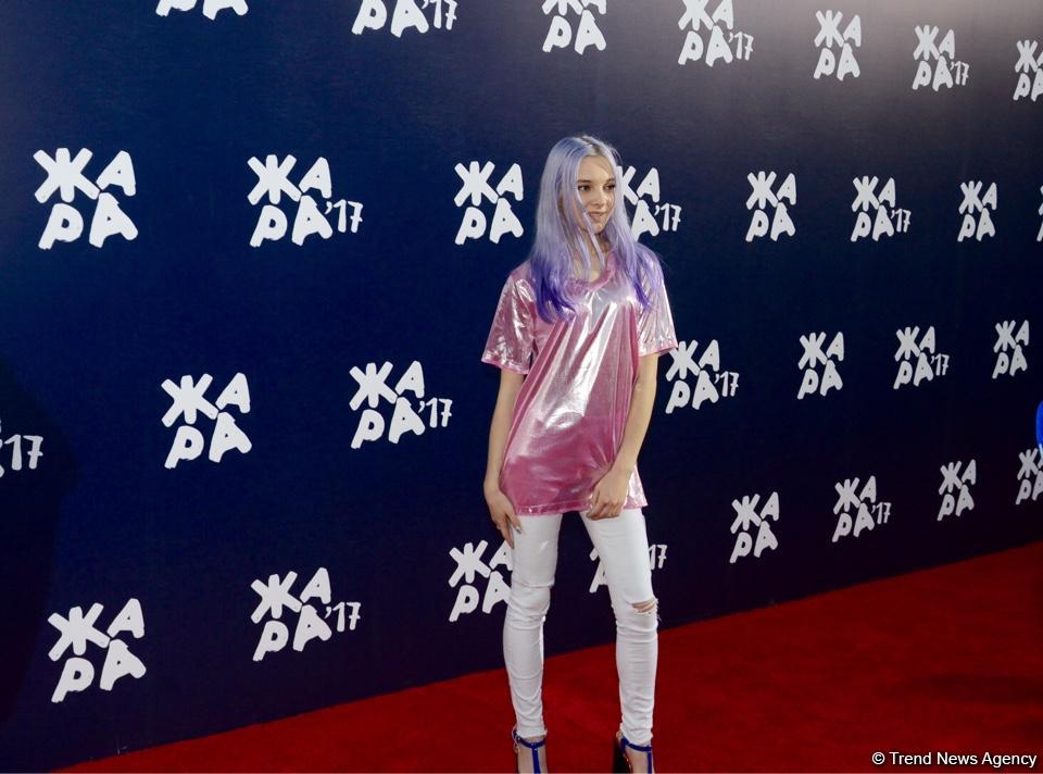 Звезды на красной дорожке международного фестиваля "ЖАРА" в Баку – день второй  (ФОТО)