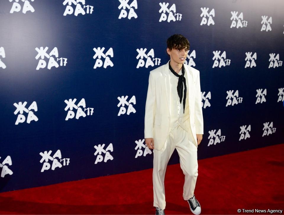 Звезды на красной дорожке международного фестиваля "ЖАРА" в Баку – день второй  (ФОТО)