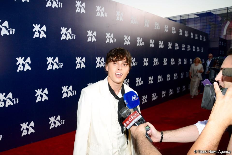 Звезды на красной дорожке международного фестиваля "ЖАРА" в Баку – день второй  (ФОТО)