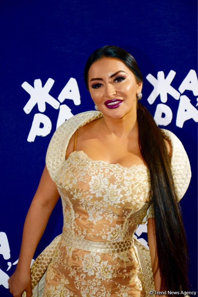 Звезды на красной дорожке международного фестиваля "ЖАРА" в Баку – день второй  (ФОТО)