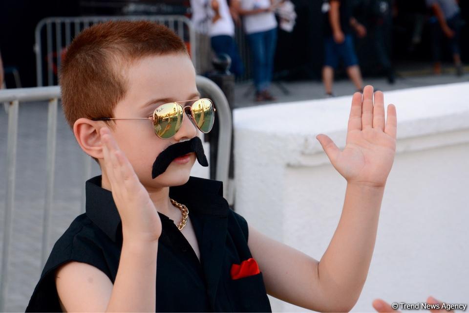 Звезды на красной дорожке международного фестиваля "ЖАРА" в Баку – день второй  (ФОТО)