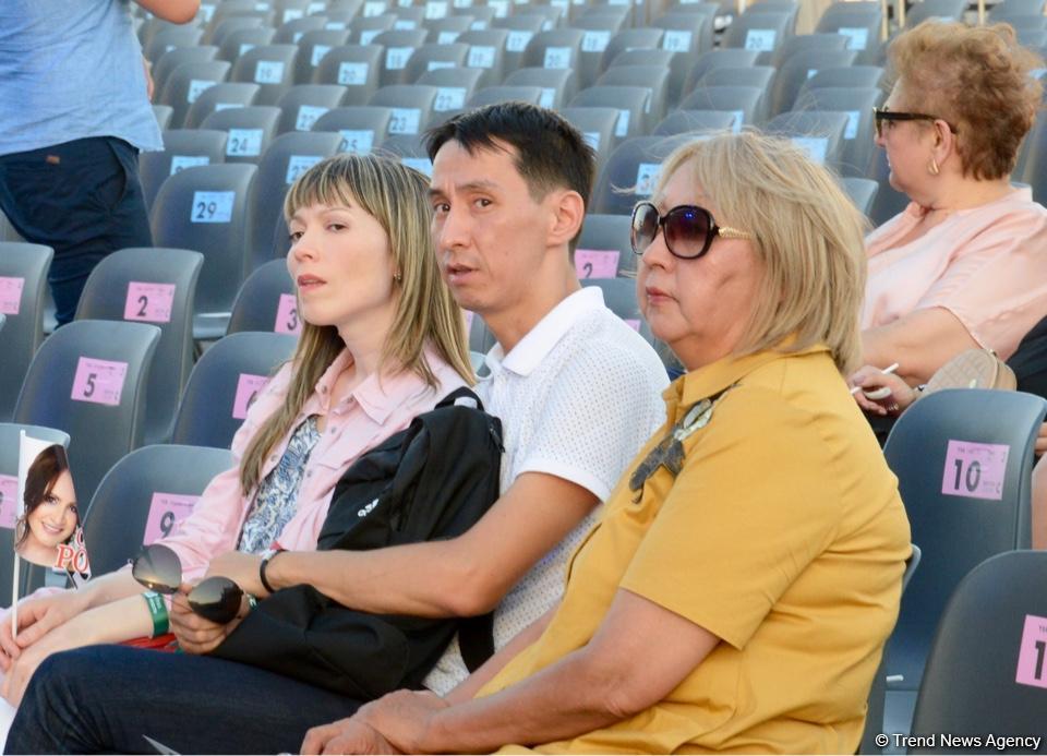 Звезды на красной дорожке международного фестиваля "ЖАРА" в Баку – день второй  (ФОТО)