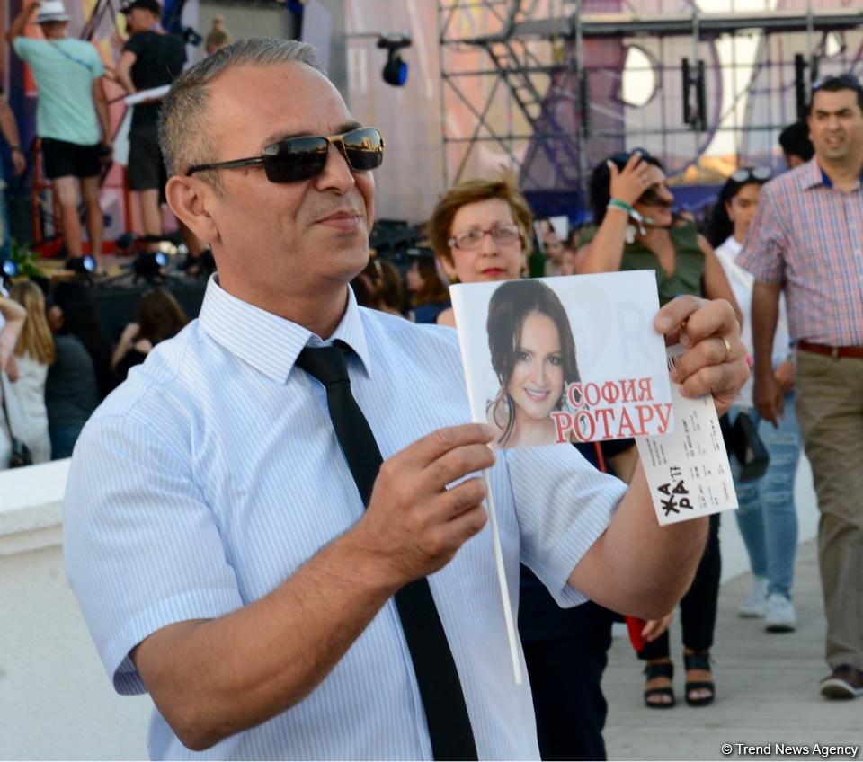 Звезды на красной дорожке международного фестиваля "ЖАРА" в Баку – день второй  (ФОТО)