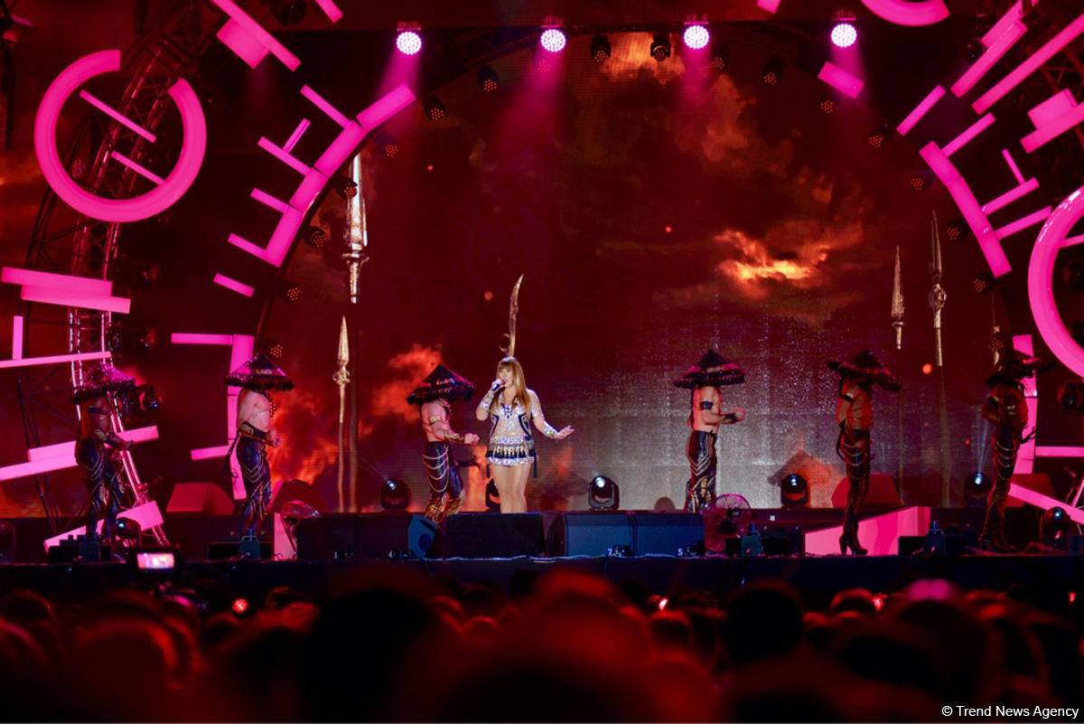 Потрясающий фестиваль "ЖАРА" в Баку – день первый. Фейерверк ярких эмоций! (ФОТО)