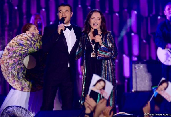 София Ротару отметила потрясающий юбилей на фестивале "ЖАРА"  в Баку (ФОТО)