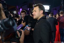 Парад звезд на красной дорожке фестиваля "ЖАРА" в Баку – день третий (ФОТО)