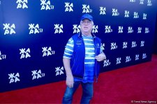 Парад звезд на красной дорожке фестиваля "ЖАРА" в Баку – день третий (ФОТО)