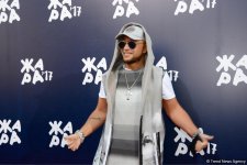 Парад звезд на красной дорожке фестиваля "ЖАРА" в Баку – день третий (ФОТО)