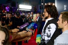 Парад звезд на красной дорожке фестиваля "ЖАРА" в Баку – день третий (ФОТО)