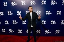 Парад звезд на красной дорожке фестиваля "ЖАРА" в Баку – день третий (ФОТО)