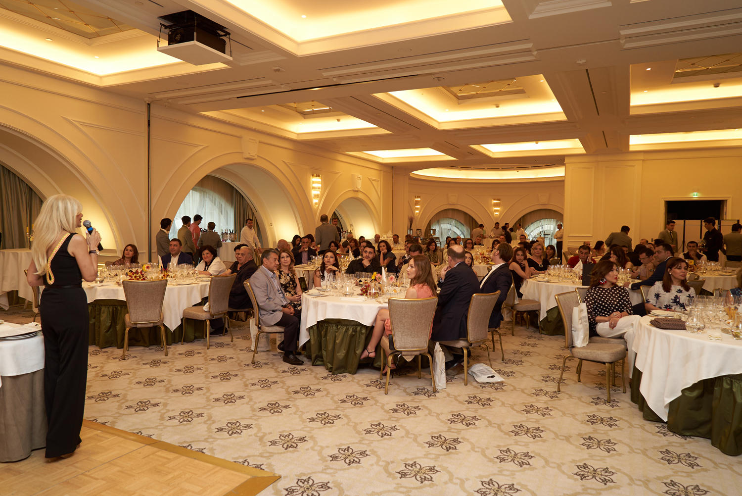 Одним летним вечером в Баку (ФОТО)