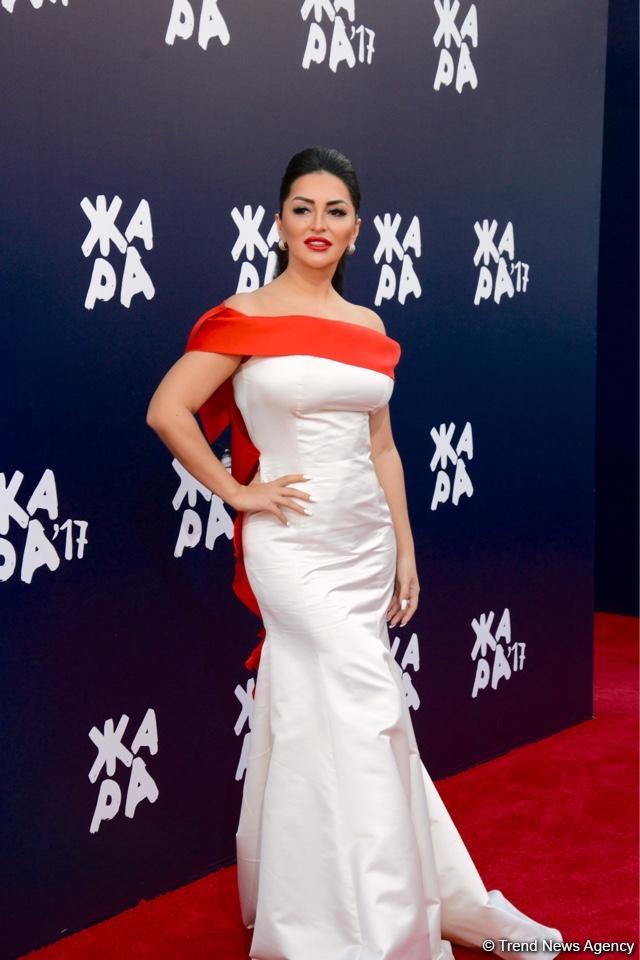 Парад звезд на красной дорожке фестиваля "ЖАРА" в Баку – день третий (ФОТО)