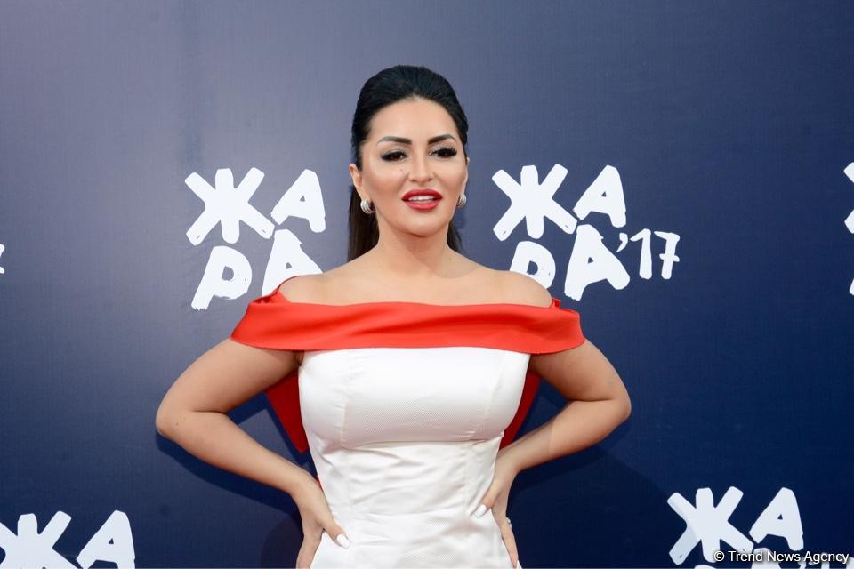 Парад звезд на красной дорожке фестиваля "ЖАРА" в Баку – день третий (ФОТО)