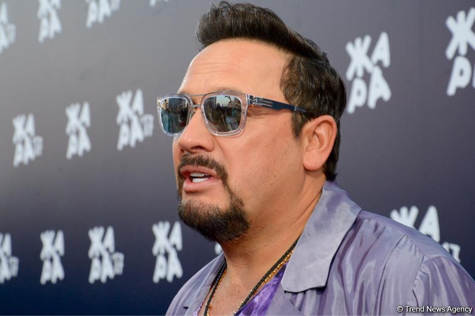 Парад звезд на красной дорожке фестиваля "ЖАРА" в Баку – день третий (ФОТО)