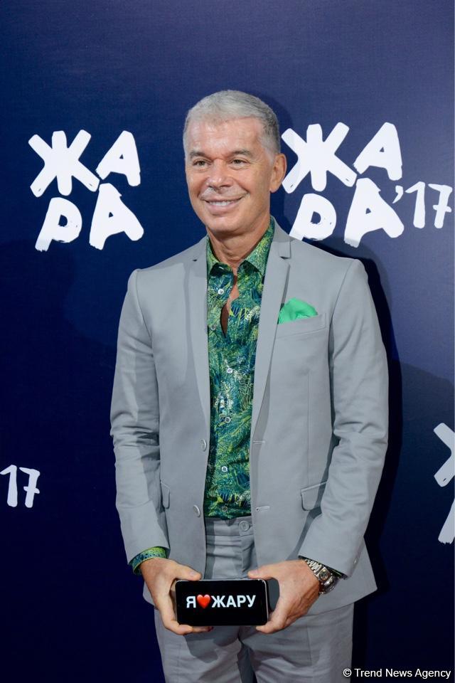 Парад звезд на красной дорожке фестиваля "ЖАРА" в Баку – день третий (ФОТО)