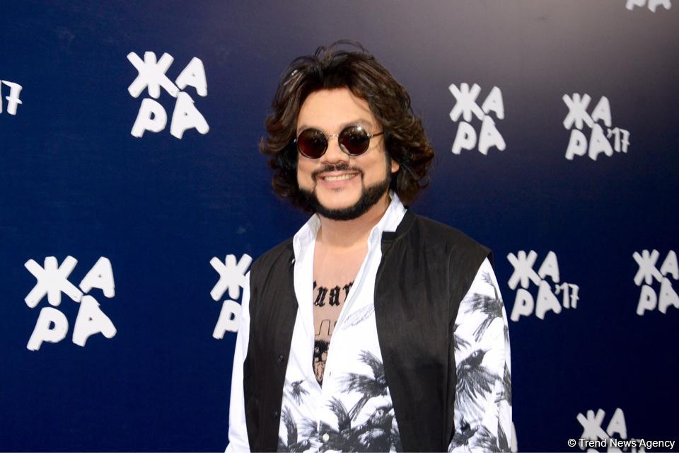 Парад звезд на красной дорожке фестиваля "ЖАРА" в Баку – день третий (ФОТО)