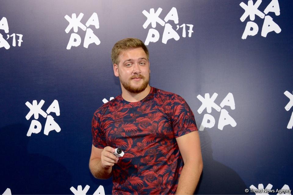 Парад звезд на красной дорожке фестиваля "ЖАРА" в Баку – день третий (ФОТО)