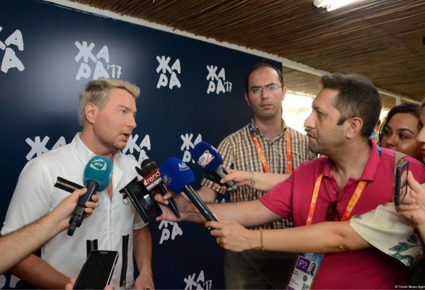 "Заряд эмоций и удовольствие от встречи с друзьями": Николай Басков о фестивале "ЖАРА" (ФОТО)