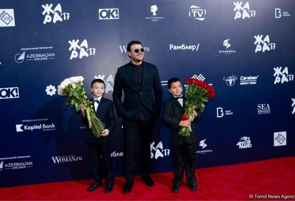Церемония закрытия фестиваля "ЖАРА" в Баку: звезды на красной дорожке (ФОТО)