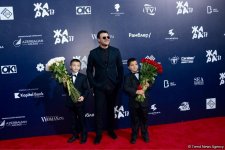 Церемония закрытия фестиваля "ЖАРА" в Баку: звезды на красной дорожке (ФОТО)