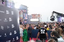 Церемония закрытия фестиваля "ЖАРА" в Баку: звезды на красной дорожке (ФОТО)
