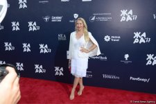 Церемония закрытия фестиваля "ЖАРА" в Баку: звезды на красной дорожке (ФОТО)