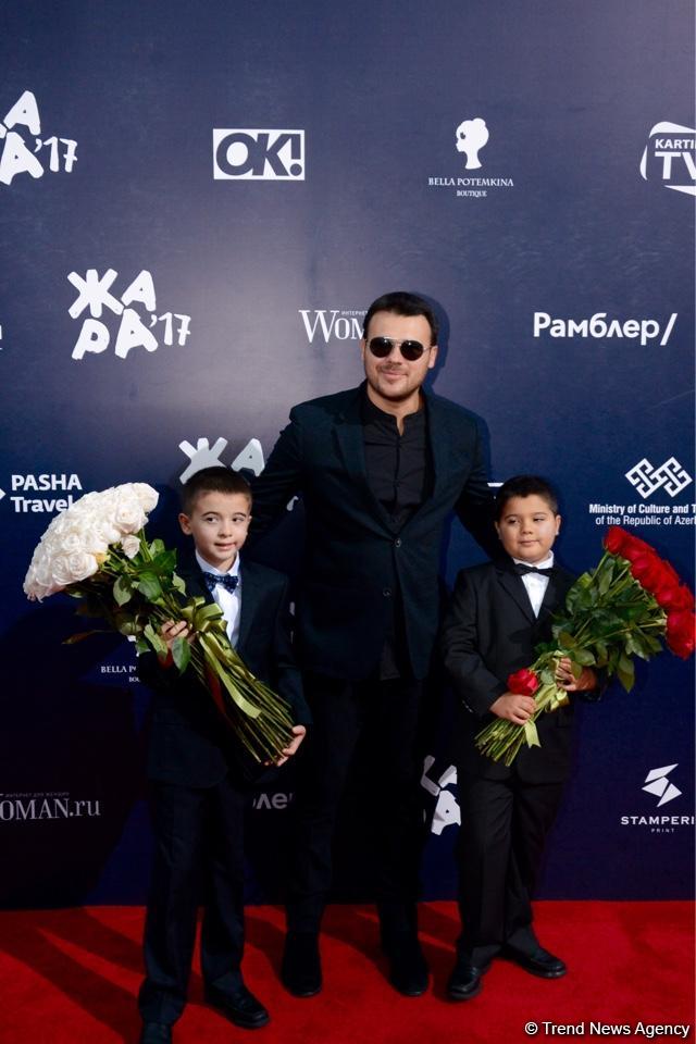 Церемония закрытия фестиваля "ЖАРА" в Баку: звезды на красной дорожке (ФОТО)