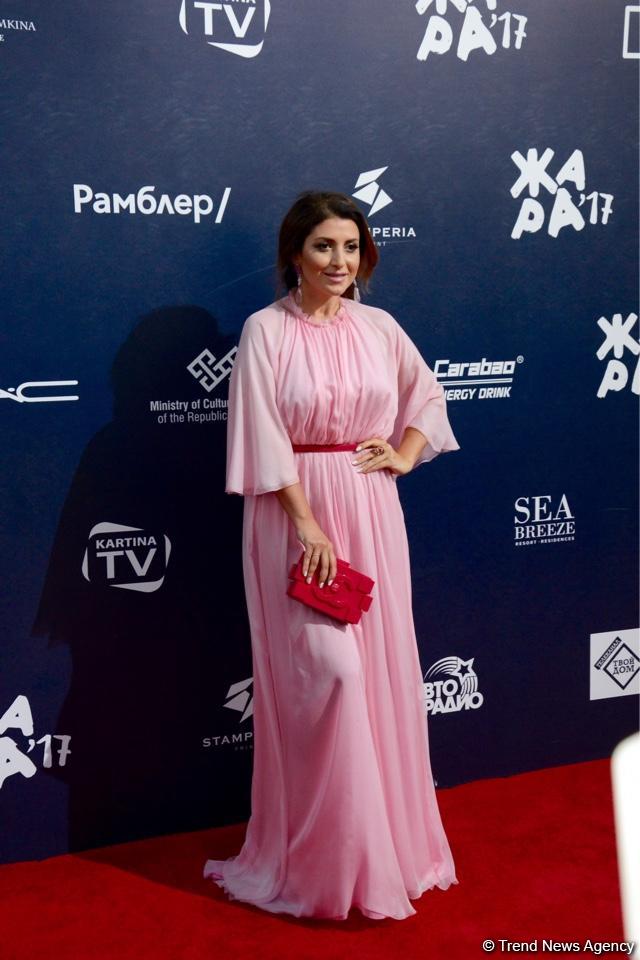 Церемония закрытия фестиваля "ЖАРА" в Баку: звезды на красной дорожке (ФОТО)