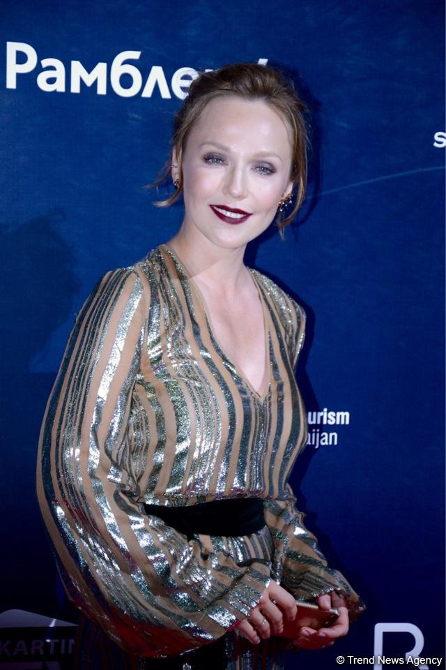 Церемония закрытия фестиваля "ЖАРА" в Баку: звезды на красной дорожке (ФОТО)