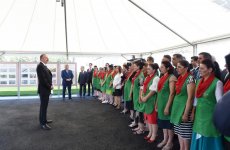 Президент Ильхам Алиев ознакомился с предприятием по производству розового масла в Загатале (ОБНОВЛЕНО) (ФОТО)