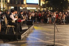 Анвер Садыгов и ансамбль "Qaytağı" исполнили на Площади фонтанов песни из кинофильмов (ФОТО)