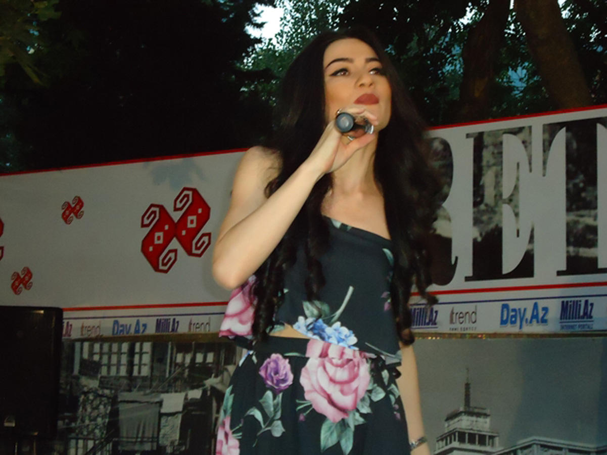 Известные певцы выступили с концертом на Площади фонтанов в Баку (ФОТО)
