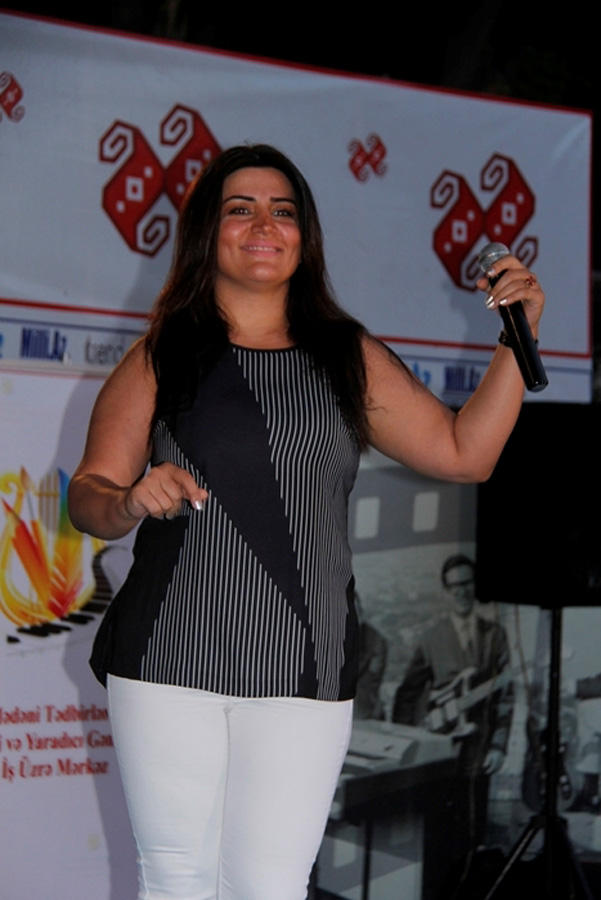 Известные певцы выступили с концертом на Площади фонтанов в Баку (ФОТО)