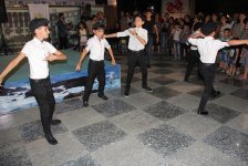 Известные певцы выступили с концертом на Площади фонтанов в Баку (ФОТО)