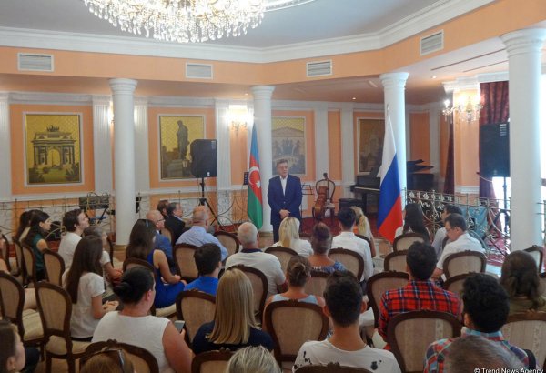 В Баку состоялась церемония проводов азербайджанских студентов на учебу в Россию (ФОТО)