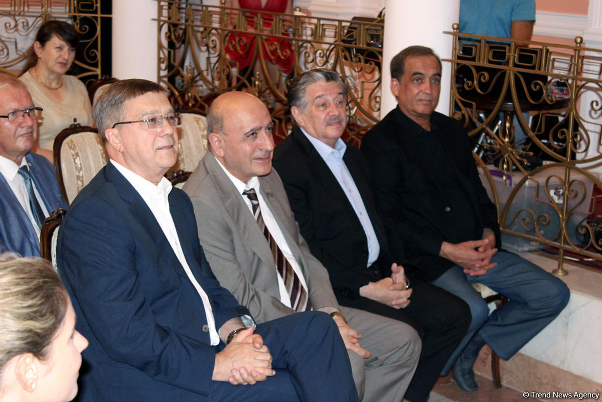 В Баку состоялась церемония проводов азербайджанских студентов на учебу в Россию (ФОТО)