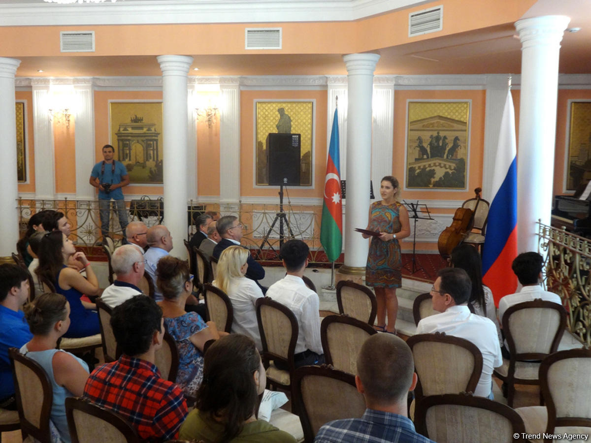 В Баку состоялась церемония проводов азербайджанских студентов на учебу в Россию (ФОТО)