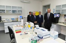 Президент Ильхам Алиев ознакомился с условиями, созданными в Гейгельской зональной ветеринарной лаборатории (ФОТО)