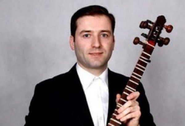 Сахиб Пашазаде, исполнив дома мугам, поддержал борьбу с коронавирусом (ВИДЕО)