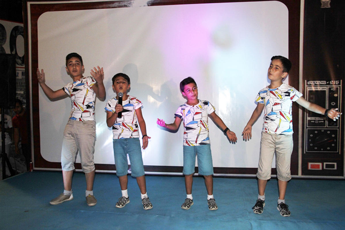 Как азербайджанские звезды и молодежь поздравили команду "Карабах" (ФОТО)