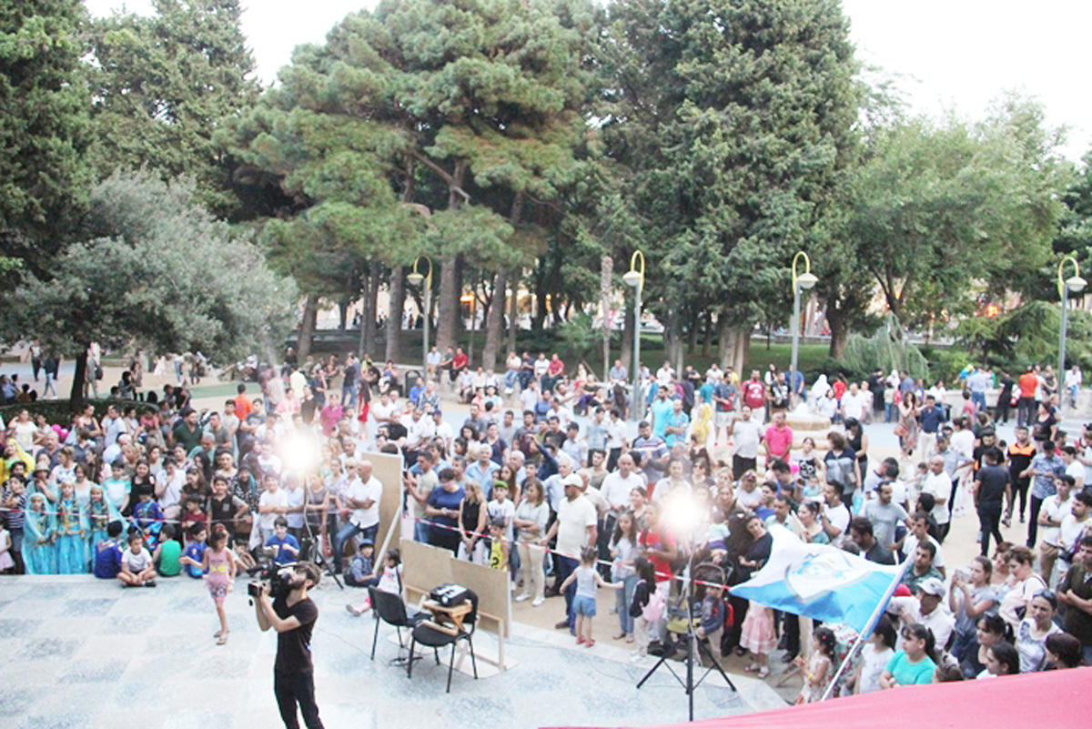 Как азербайджанские звезды и молодежь поздравили команду "Карабах" (ФОТО)