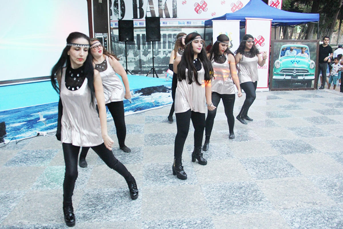 Как азербайджанские звезды и молодежь поздравили команду "Карабах" (ФОТО)