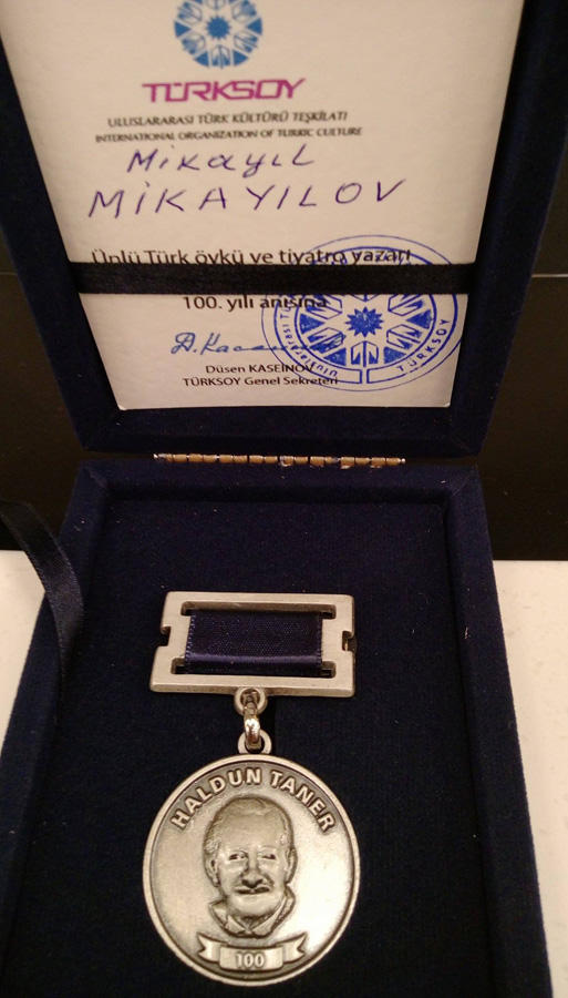 Микаил Микаилов и Гюльзар Гурбанова награждены медалью ТЮРКСОЙ  в Казахстане (ФОТО)