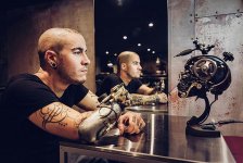 Самый длинный кошачий хвост и первый тату-протез: "Книга рекордов Гиннеса" (ФОТО)