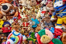 Самый длинный кошачий хвост и первый тату-протез: "Книга рекордов Гиннеса" (ФОТО)