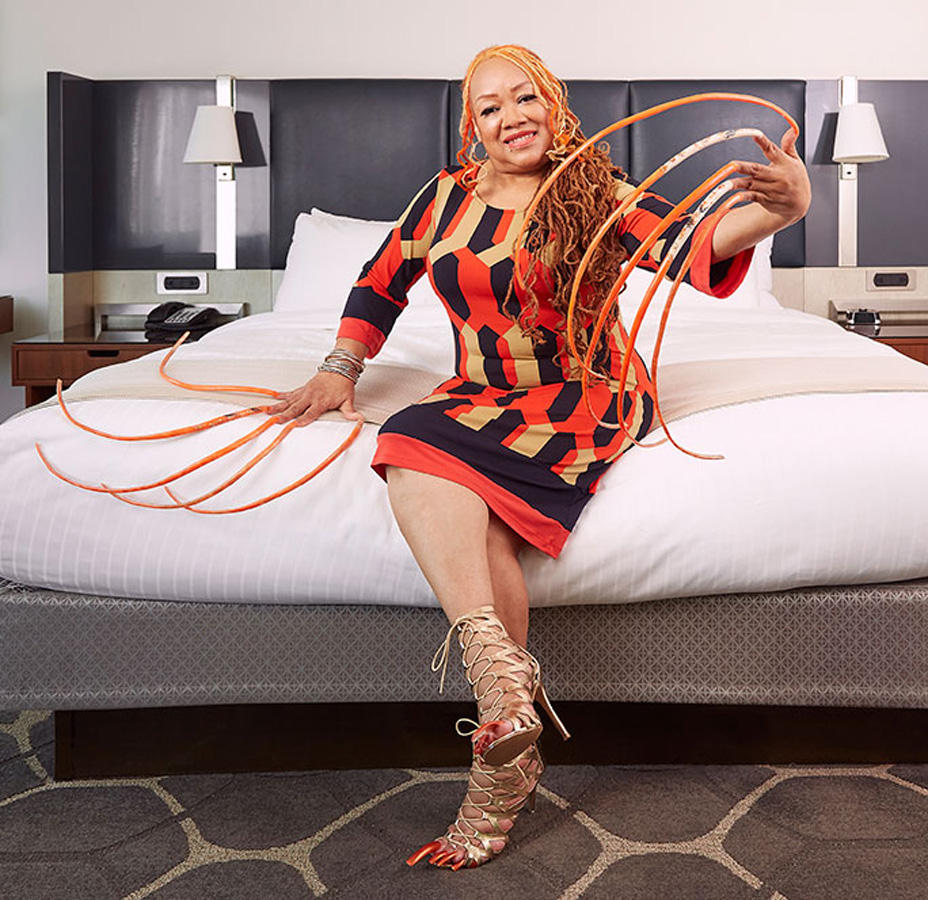 Самый длинный кошачий хвост и первый тату-протез: "Книга рекордов Гиннеса" (ФОТО)