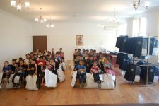 По инициативе Фонда Гейдара Алиева детям из малообеспеченных семей вручена школьная форма
