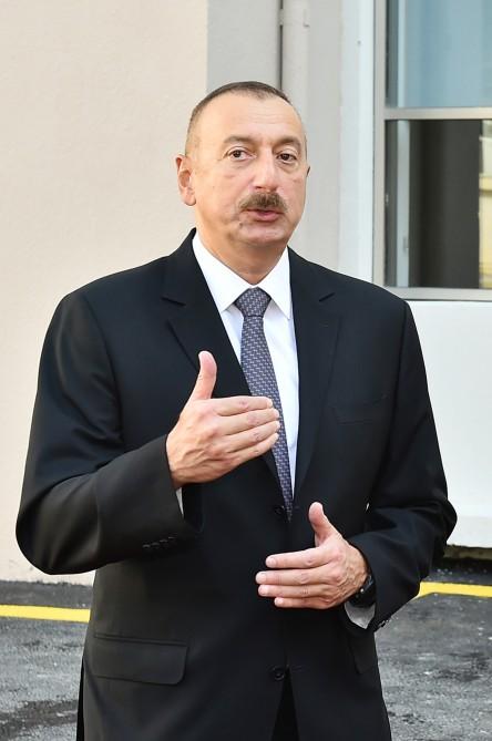 Президент Ильхам Алиев и его супруга приняли участие в открытии нового здания школы-лицея номер 20 в Баку (ФОТО) (версия 2)