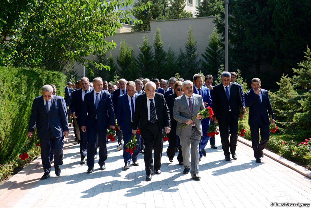 В Азербайджане отмечается день нефтяника (ФОТОРЕПОРТАЖ)