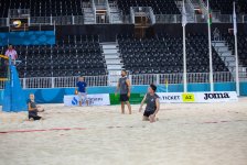 Азербайджанские звезды показали как играть в бич-волей (ФОТО)